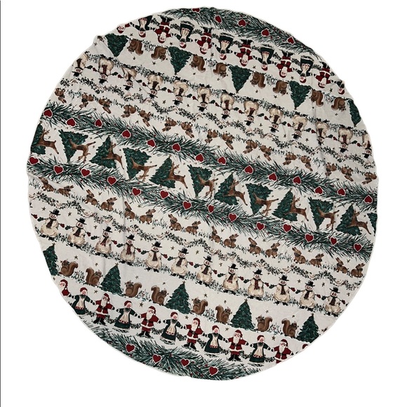 Other - Vintage Christmas round tablecloth